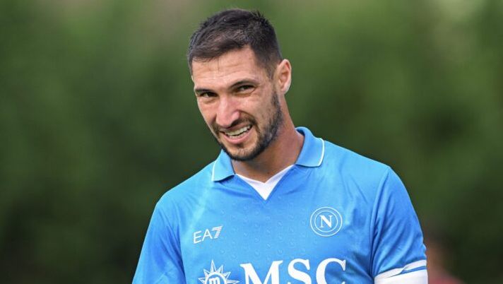 DIMARO, ITALY - JULY 20: SSC Napoli player Matteo Politano during the pre season friendly game between SSC Napoli and Mantova at Dimaro Sport Center, on July 20 2024 in Dimaro, Italy. (Photo by SSC NAPOLI/SSC NAPOLI via Getty Images) Leghe Fantacalcio, ecco la lista dei 17 calciatori col ruolo editabile: non ci sono Gudmundsson e CDK - immagine 1