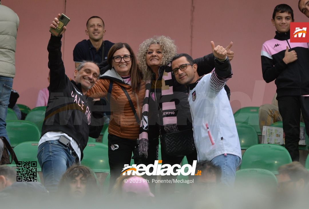 FOTOTIFO Palermo-Cittadella 0-1, gli scatti ai tifosi al “Renzo Barbera” (GALLERY) - immagine 62