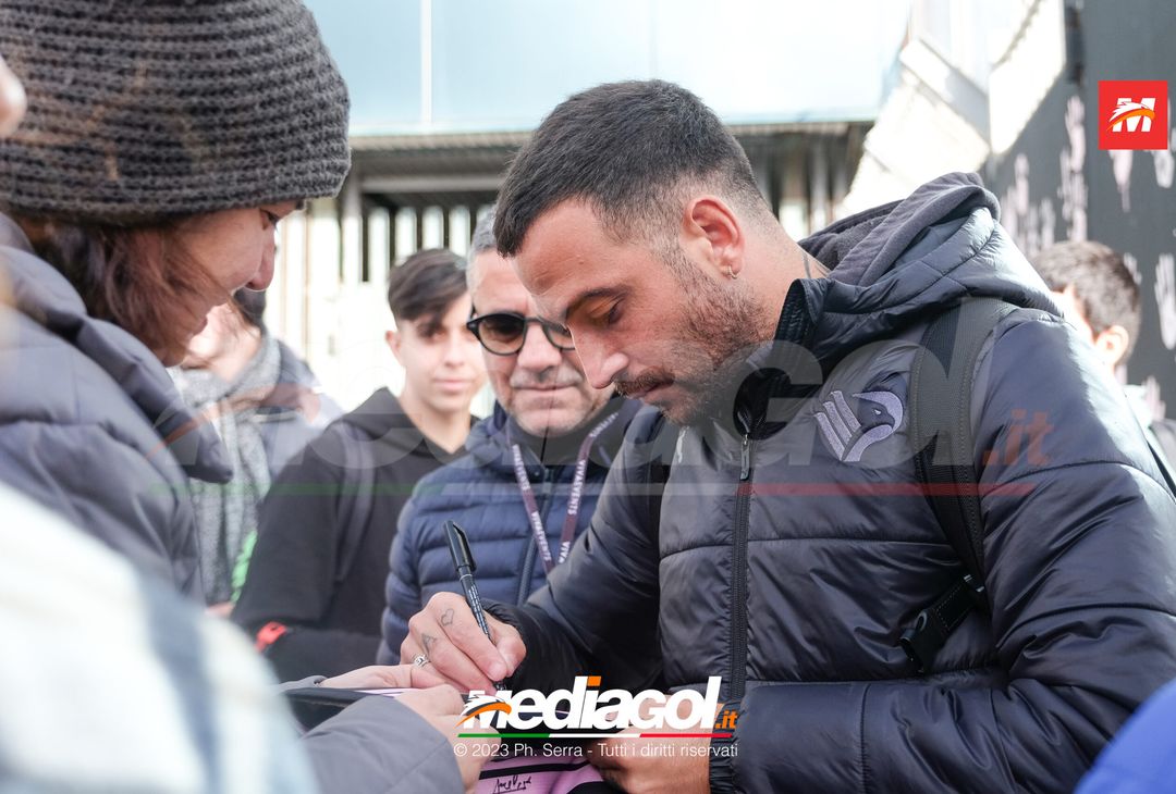 FOTO Como-Palermo, il Palermo in partenza dal ‘Renzo Barbera’ (GALLERY) - immagine 35