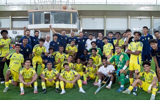 ex-milan-luca-antonini-saluta-alnassr-u17