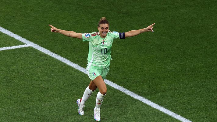 GENEVA, SWITZERLAND - JULY 16: Cristiana Girelli of Italy celebrates scoring her team's first goal during the UEFA Women's EURO 2025 Quarter-Final match between Norway and Italy at Stade de Geneve on July 16, 2025 in Geneva, Switzerland. (Photo by Eddie Keogh/Getty Images) Pallone d’Oro femminile, ecco le candidate: ci sono Girelli e Cantore - immagine 1