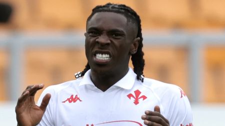 LECCE, ITALY - OCTOBER 20: Moise Kean of Fiorentina reacts during the Serie A match between Lecce and Fiorentina at Stadio Via del Mare on October 20, 2024 in Lecce, Italy. (Photo by Maurizio Lagana/Getty Images)