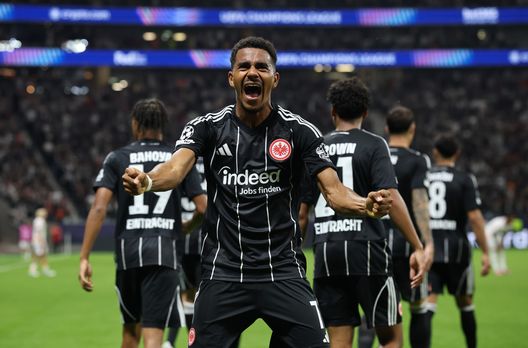 Ansgar Knauff dell’Eintracht Frankfurt celebra la rete del quinto gol della sua squadra durante la partita di fase a gironi della UEFA Champions League 2025/26, giornata MD1, tra Eintracht Frankfurt e Galatasaray A.S. allo Frankfurt Stadion il 18 settembre 2025 a Francoforte sul Meno, Germania. (Foto di Alex Grimm/Getty Images) Eintracht-Union Berlino: dove vedere la partita in diretta TV ed in streaming LIVE- immagine 2