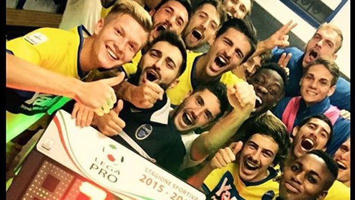 Graziano festeggia la prima vittoria del suo Renate a Salò (foto tratta da Instagram) italia granata parigini