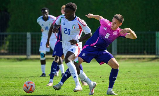 LUDBREG, CROATIA - SEPTEMBER 7: Bence Dardai (R) of U19 Germany challenges Alphadjo Cisse of U19 Italy during the UEFA Under-19 Football Friendly Match between U19 Germany and U19 Italy at NK Podravina Stadium on September 7, 2024 in Ludbreg, Croatia. (Photo by Jure Makovec/Getty Images for DFB)  Cissè, 33 panchine e 7′ in campo. Ora il Verona dovrà fare una scelta- immagine 2