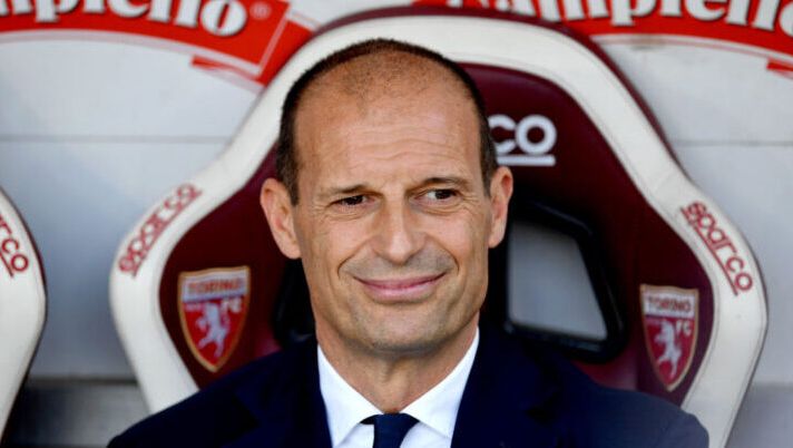 TURIN, ITALY - APRIL 13: Massimiliano Allegri, Head Coach of Juventus, looks on prior to the Serie A TIM match between Torino FC and Juventus at Stadio Olimpico di Torino on April 13, 2024 in Turin, Italy. (Photo by Valerio Pennicino/Getty Images) Juve, le condizioni di Szczesny! Allegri: “Tridente? Rischioso fare esperimenti. Vlahovic e Rabiot…” - immagine 1
