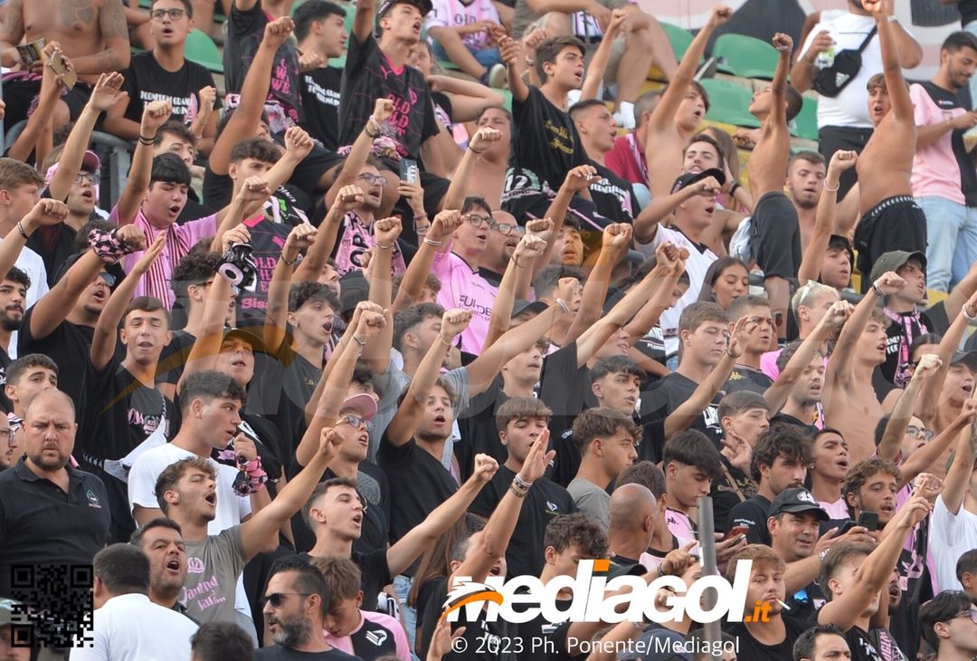 FOTOTIFO Palermo-Feralpisalò 3-0, gli scatti ai tifosi al “Renzo Barbera” (GALLERY) - immagine 84