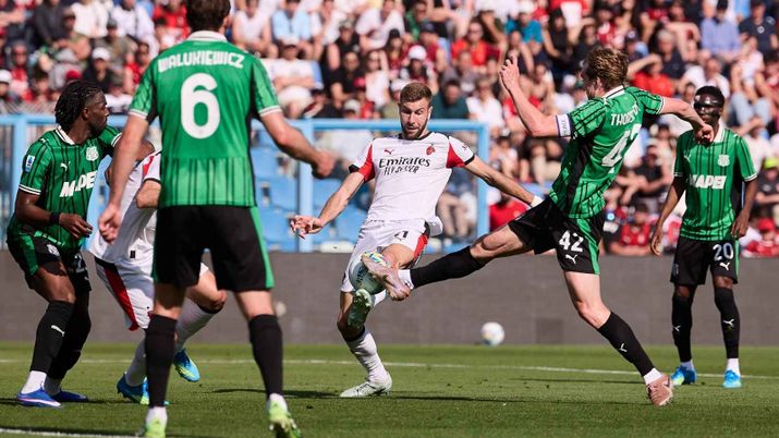 Strahinja Pavlovic, difensore AC Milan, qui durante Sassuolo-Milan di Serie A