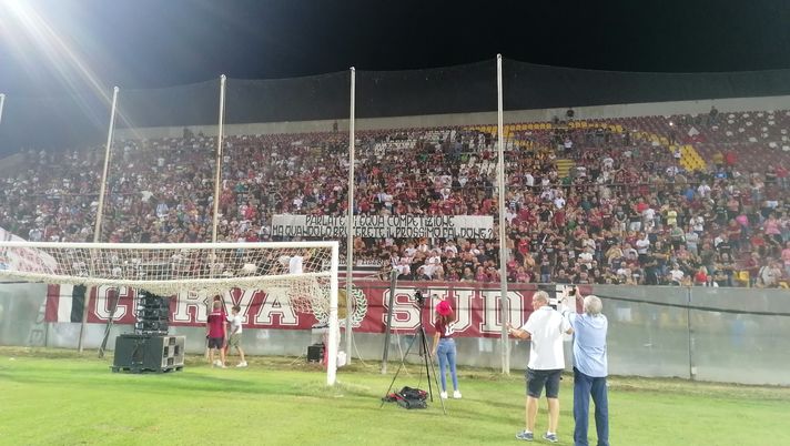 Reggina, Istituzioni e ultras uniti nel derby contro FIGC e Lega: in 5000 al Granillo - immagine 1