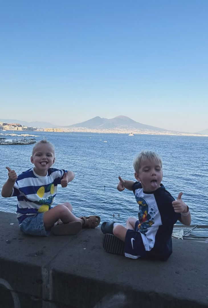 Mertens è tornato a casa! Vacanze a Napoli con la famiglia per l’ex azzurro – GALLERY - immagine 2