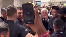 Ancelotti vince ancora la Liga col Real e… si scatena negli spogliatoi!