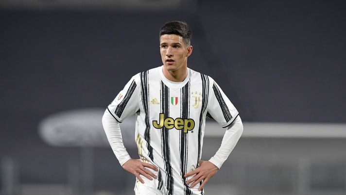 TURIN, ITALY - JANUARY 27: Alessandro Di Pardo of Juventus looks on during the Coppa Italia match between Juventus and SPAL at Allianz Stadium on January 27, 2021 in Turin, Italy. Sporting stadiums around Italy remain under strict restrictions due to the Coronavirus Pandemic as Government social distancing laws prohibit fans inside venues resulting in games being played behind closed doors. (Photo by Filippo Alfero - Juventus FC/Juventus FC via Getty Images) Cagliari torna in A, la Juve sorride: scatta l’obbligo di riscatto per Di Pardo - immagine 1