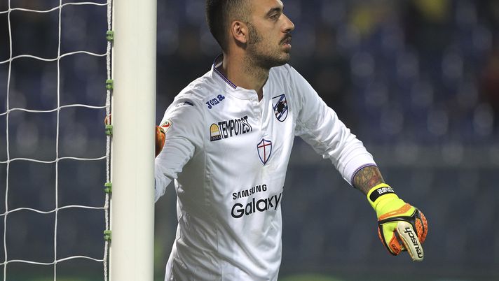 GENOA, ITALY - APRIL 17: Emiliano Viviano of UC Sampdoria directs his defense during the Serie A match between UC Sampdoria and AC Milan at Stadio Luigi Ferraris on April 17, 2016 in Genoa, Italy. (Photo by Marco Luzzani/Getty Images) Samporia, i convocati di Giampaolo: out Viviano e Sala - immagine 1