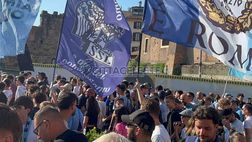 VIDEO – Colosseo sullo sfondo e tantissime bandiere della Lazio