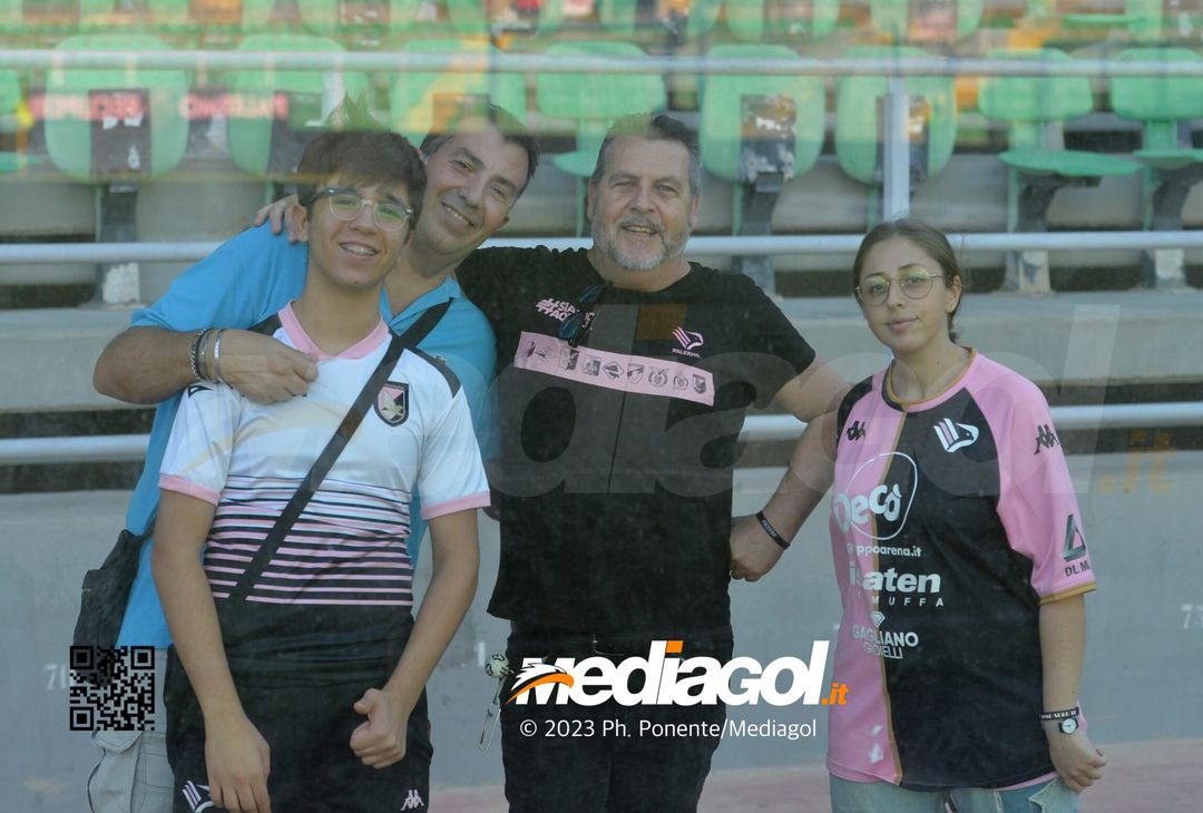 FOTOTIFO Palermo-Lecco, gli scatti ai tifosi al “Renzo Barbera” (GALLERY) - immagine 57