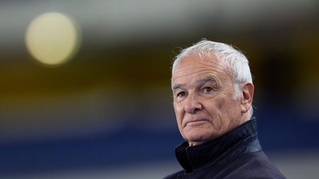 VERONA, ITALY - DECEMBER 23: Head Coach Claudio Ranieri of Cagliari Calcio looks on during the Serie A TIM match between Hellas Verona FC and Cagliari Calcio at Stadio Marcantonio Bentegodi on December 23, 2023 in Verona, Italy. (Photo by Francesco Scaccianoce/Getty Images)