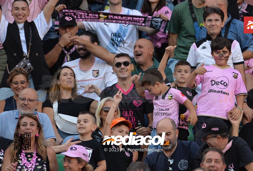 FOTOTIFO Palermo-Lecco, gli scatti ai tifosi al “Renzo Barbera” (GALLERY) - immagine 85