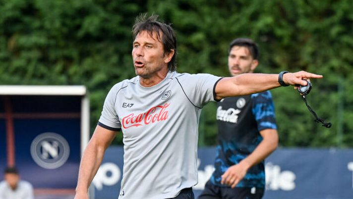 DIMARO, ITALY - JULY 15: SSC Napoli Head Coach Antonio Conte during the afternoon training session at Dimaro Sport Center, on July 15 2024 in Dimaro, Italy. (Photo by SSC NAPOLI/SSC NAPOLI via Getty Images) Napoli, oggi amichevole: dal modulo provato alle condizioni di Osimhen, le prime indicazioni - immagine 1