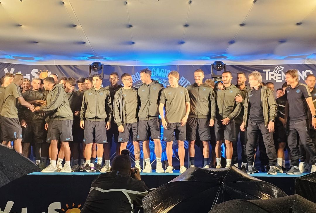 GALLERY Presentazione squadra, il pubblico accoglie i propri beniamini dal palco - immagine 2