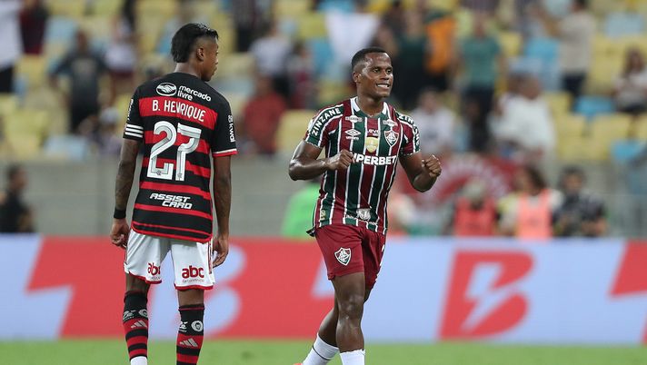 RIO DE JANEIRO, BRAZIL - OCTOBER 17: Jhon Arias (R) of Fluminense celebrates after scoring the second goal of his team during the match between Flamengo and Fluminense as part of Brasileirao 2024 at Maracana Stadium on October 17, 2024 in Rio de Janeiro, Brazil. (Photo by Wagner Meier/Getty Images) Fluminense-Flamengo, l’origine del “Tradimento”: quel maledetto ottobre 1911 - immagine 1