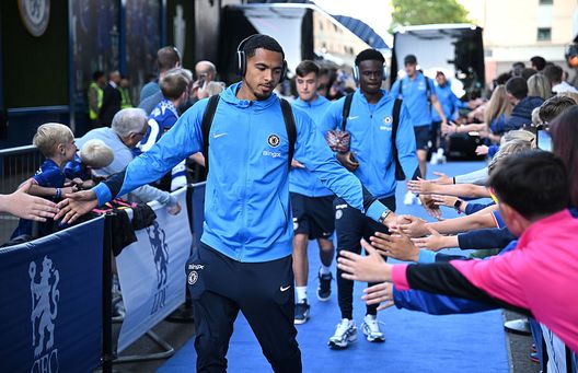 Londra, Inghilterra - 16 maggio 2025: Levi Colwill arriva allo stadio prima della partita contro il Manchester United. (Foto di Justin Setterfield/Getty Images) Chelsea, Colwill sicuro: “Possiamo vincere Premier League e Champions”- immagine 3