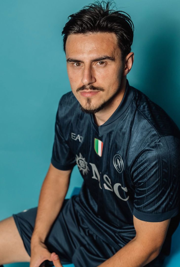 Champions, il Napoli svela le tre maglie per le notti europee – GALLERY - immagine 4