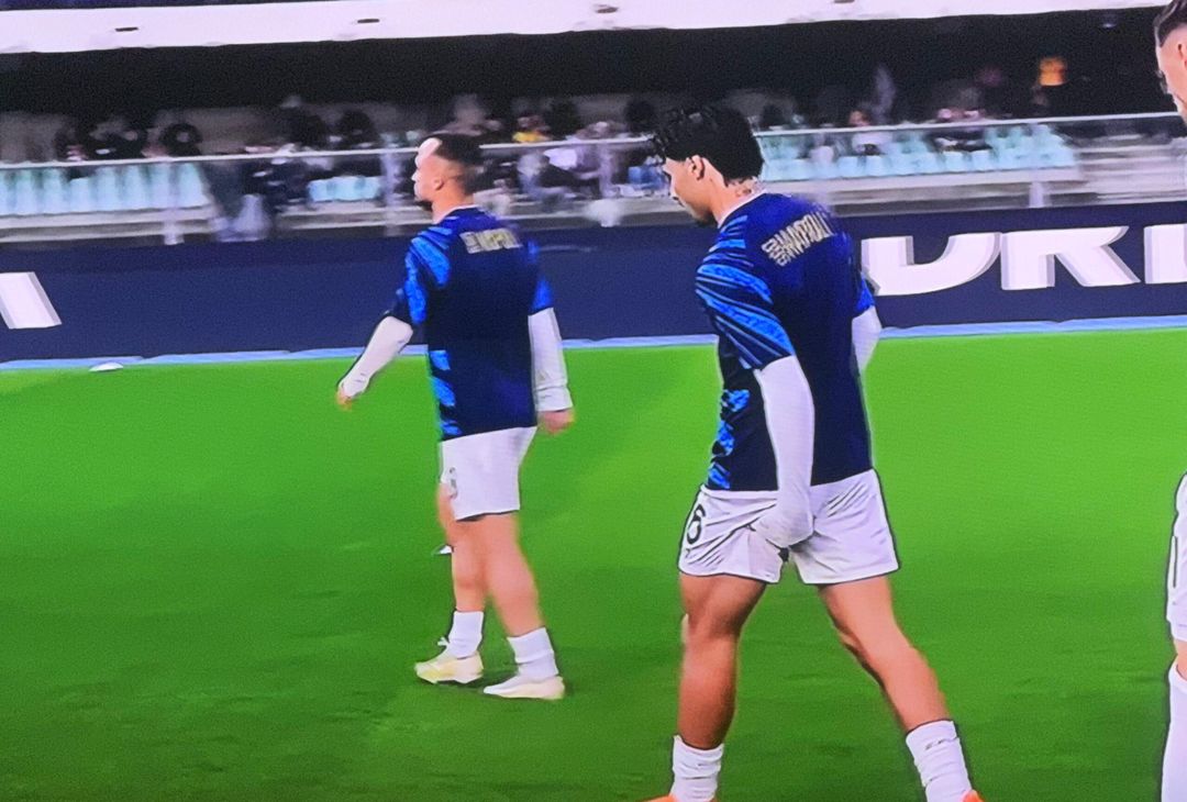 Napoli in campo per il riscaldamento: preoccupa un gesto di Vergara! – LE FOTO - immagine 4
