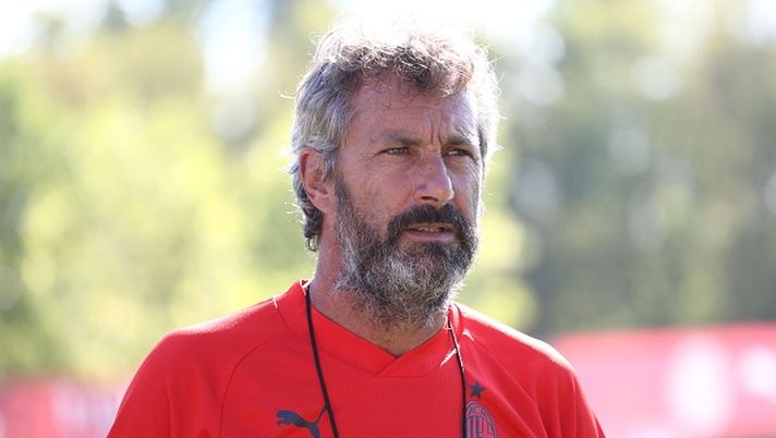 MILAN, ITALY - JULY 30: AC Milan head coach Maurizio Ganz looks on before the pre-season friendly match between AC Milan U19 and FC Como Women at Centro Sportivo Vismara on July 30, 2022 in Milan, Italy. (Photo by AC Milan/AC Milan via Getty Images) CALENDARIO DERBY SERIE A FEMMINILE
