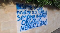 Inzaghi, i tifosi provano a convincerlo: ecco il testo dello striscione comparso sotto casa