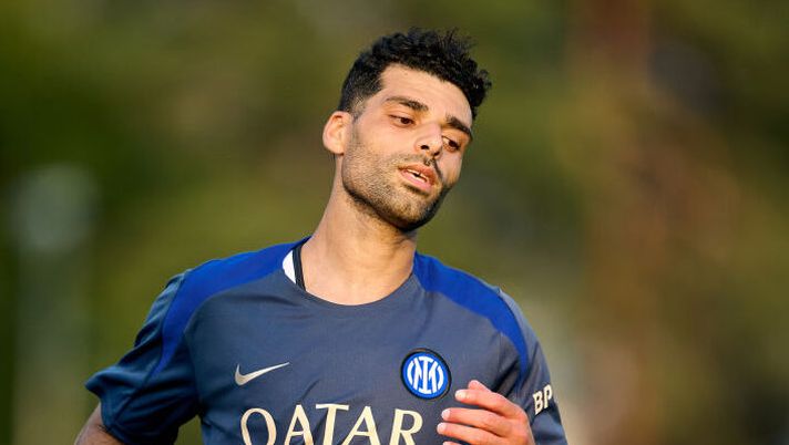 COMO, ITALY - JULY 17: Mehdi Taremi of FC Internazionale in action during the friendly match between FC Internazionale and Lugano at the club's training ground BPER Training Centre at Appiano Gentile on July 17, 2024 in Como, Italy. (Photo by Mattia Ozbot - Inter/Inter via Getty Images) Taremi con l’Under 23? È tornato ad Appiano, ma si allenerà in prima squadra. E resta sul mercato - immagine 1