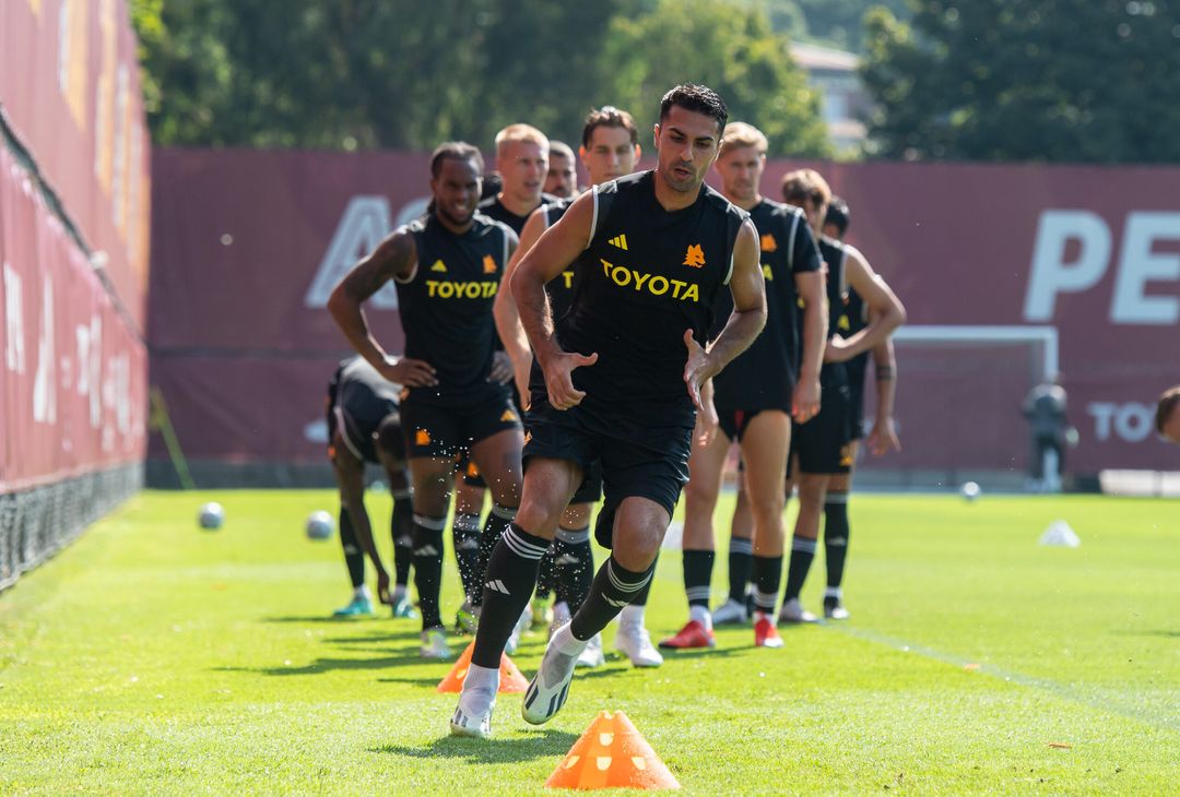 La Roma torna ad allenarsi in vista della sfida contro il Verona – FOTO GALLERY - immagine 17