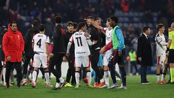 Cagliari, fine-partita: tutti i giocatori rossoneri “cercano” la telecamera