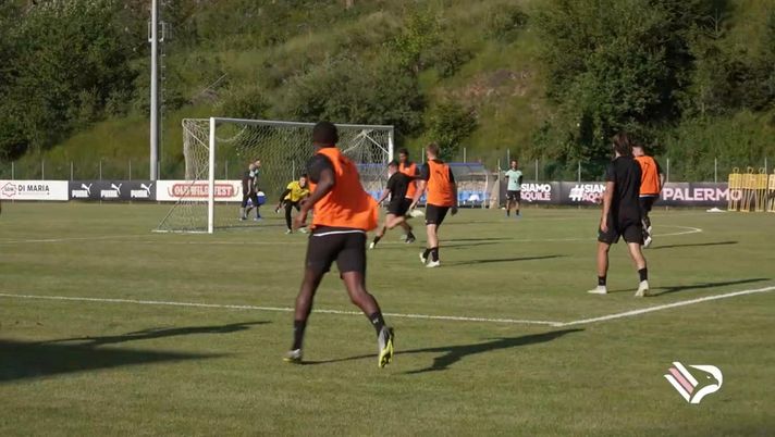VIDEO Palermo, le immagini del primo giorno in ritiro in Trientino dei rosanero  VIDEO Palermo, le immagini del primo giorno in ritiro in Trientino dei rosanero - immagine 1