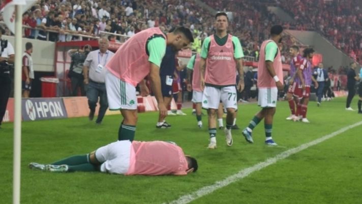 Notte in ospedale per il terzino abbattuto dal petardo del derby di Atene! - immagine 1