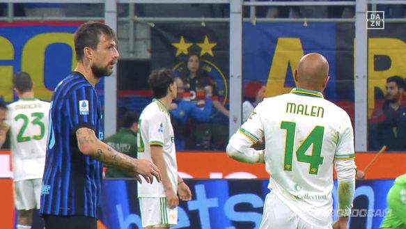 BORDOCAM – Segna Calhanoglu, guardate la reazione di Acerbi. E Hakan parla alla Nord- immagine 3