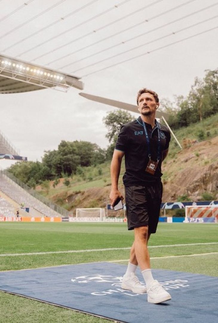 GALLERY I calciatori del Napoli sul campo del Braga: le foto allo stadio- immagine 1