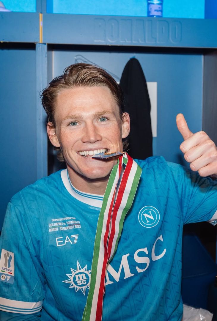 Trofei alzati, esultanze, abbracci, battaglie: il Napoli rivive il 2025 – LA GALLERY - immagine 15