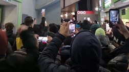 I tifosi non perdono mai la voce: “Lasciatemi cantare, sono un napoletano vero!”