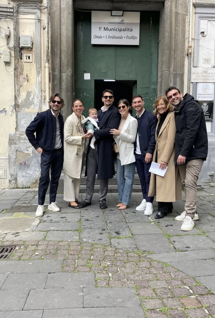 Il calciatore del Napoli Matteo Politano, a neanche 24 ore dal premio di MVP contro il Milan, ha effettuato le promesse di matrimonio con la sua compagna. Tanti auguri a loro!