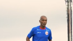 In campo a 58 anni: Romario incanta tra gol e skills