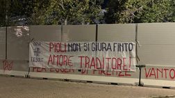 Spuntano due striscioni contro Pioli: “Traditore! Amor€ solo per i soldi”