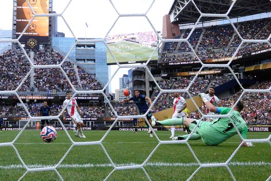 Il gol di Francesco Pio Esposito contro il River Plate (Foto di Mattia Ozbot - Inter/Inter via Getty Images) Inter vs River Plate, Mondiale per club