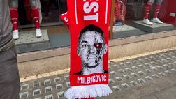 FOTO VN – A Nottingham c’è la sciarpa dedicata a Milenkovic/Terminator