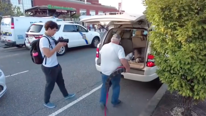 Un tifoso tenta di entrare allo stadio con un… alligatore! Questa la sua giustificazione - immagine 1