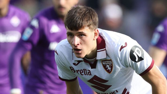 FLORENCE, ITALY - JANUARY 19: Gvidas Gineitis of Torino Fc looks on during the Serie A match between Fiorentina and Torino at Stadio Artemio Franchi on January 19, 2025 in Florence, Italy. (Photo by Gabriele Maltinti/Getty Images) Torino, Gineitis all’asta di riparazione? Arriva un’indicazione da Paolo Vanoli - immagine 1