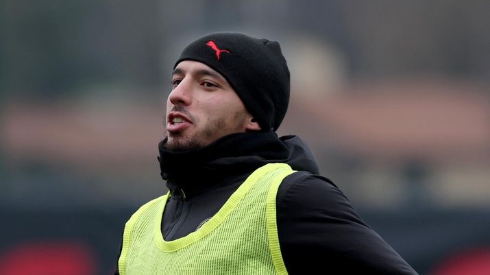 Ismaël Bennacer (centrocampista AC Milan), qui durante una seduta di allenamento con i rossoneri a Milanello | Milan News (Getty Images) Bennacer niente riscatto: il Milan perde 10 milioni. Le prospettive futuro con un problema da risolvere
