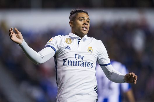 LA CORUNA, SPAIN - APRIL 26: Mariano Diaz of Real Madrid reacts during the La Liga match between RC Deportivo La Coruna and Real Madrid at Riazor Stadium on April 26, 2017 in La Coruna, Spain. (Photo by Juan Manuel Serrano Arce/Getty Images) Calciomercato, il punto: Toljan al Sassuolo, la Roma incontra gli agenti di Mariano Diaz- immagine 2