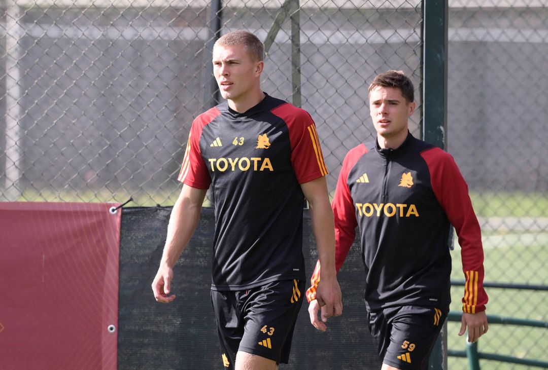 Roma, seduta con vista sul Lecce: in gruppo Dybala e Renato Sanches – FOTO GALLERY - immagine 27