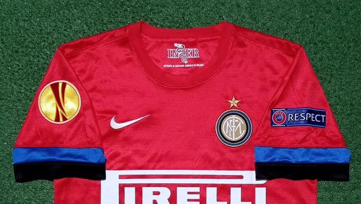 Derby di Milano, quando i tifosi dell’Inter protestarono contro la maglia rossa - immagine 1