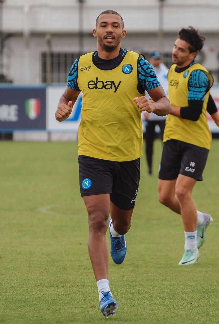 GALLERY Il Napoli si allena a Castel Volturno, concentrazione e grinta: le foto - immagine 10